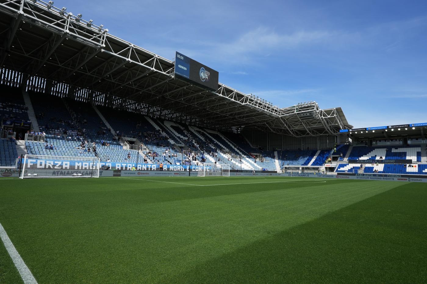 Il Gewiss Stadium visto dal suo interno