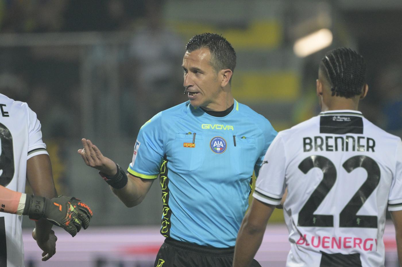 L'arbitro Doveri dirige la gara di Serie A tra Frosinone e Udinese