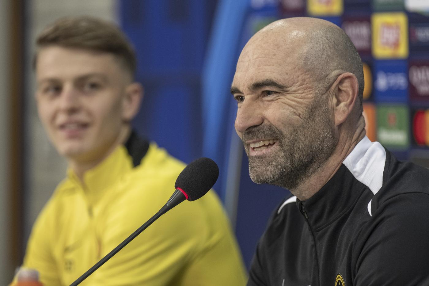 Il tecnico dello Young Boys Joel Magnin in conferenza stampa