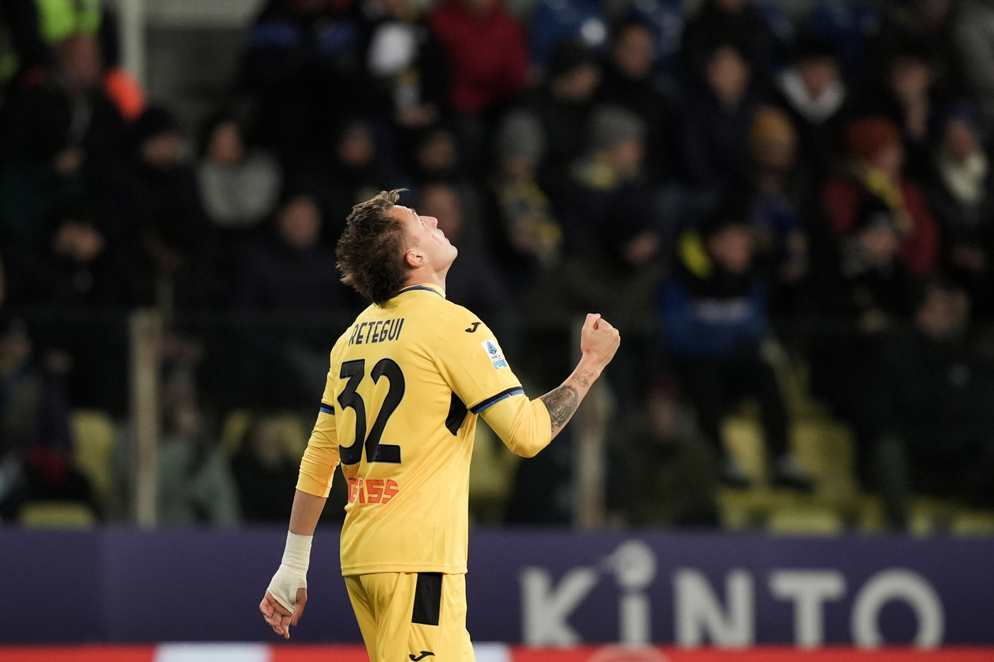 L'attaccante dell'Atalanta Mateo Retegui esulta per il gol segnato al Parma in Serie A