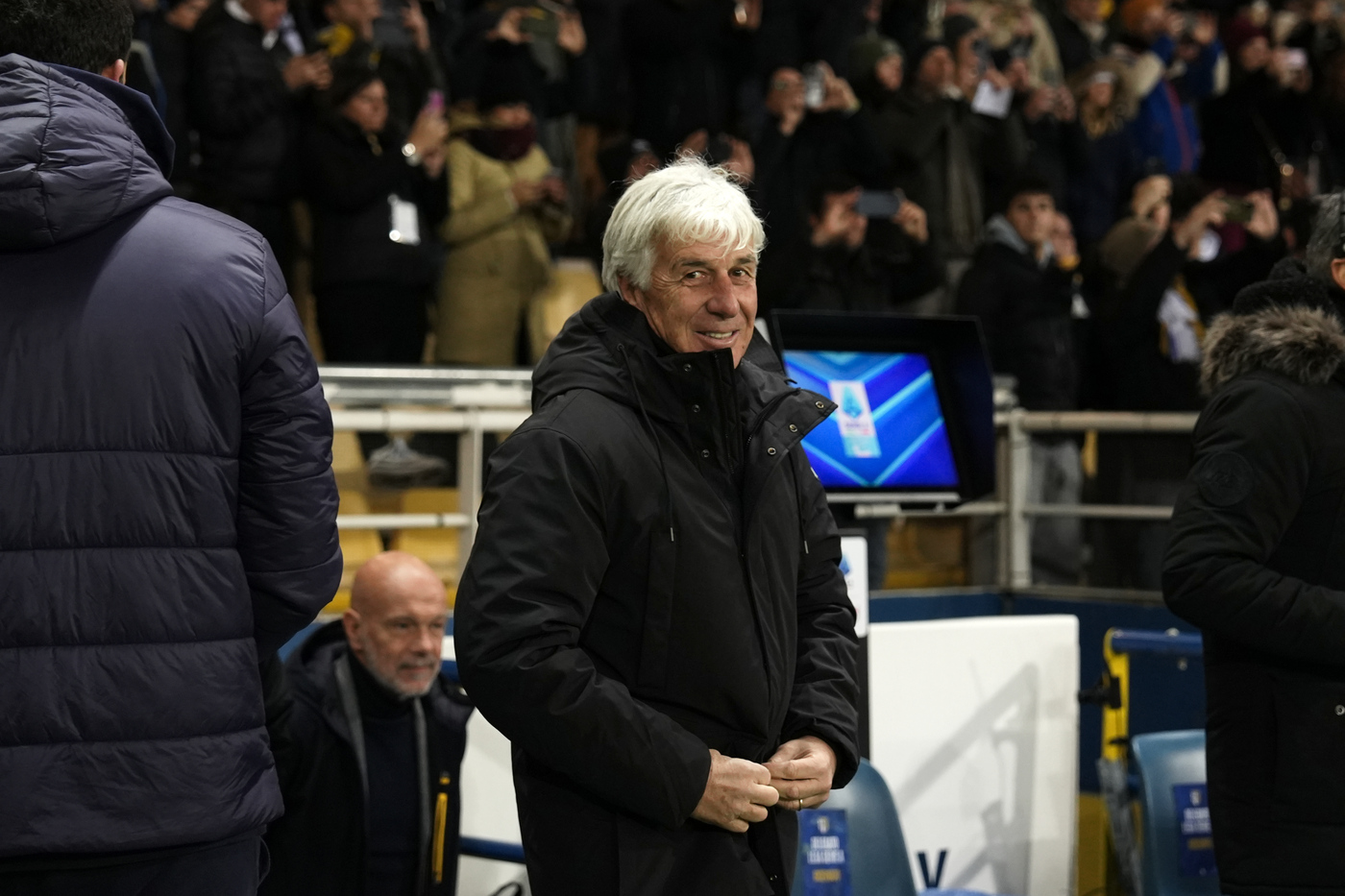 Il tecnico dell'Atalanta Gian Piero Gasperini a bordo panchina al Tardini di Parma