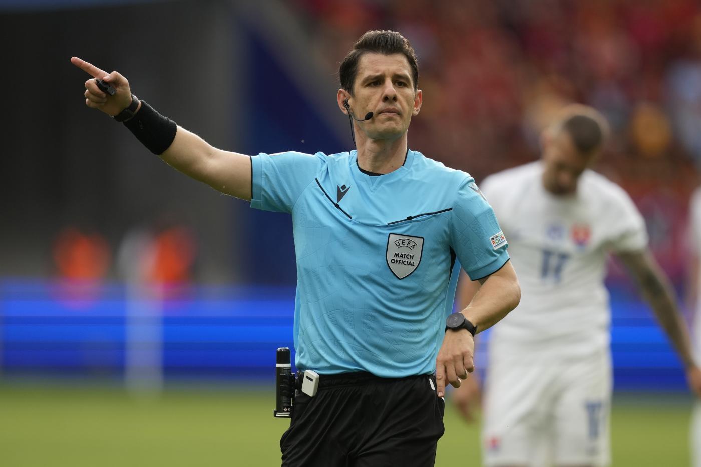 L'arbitro Umut Meler dirige Belgio-Slovacchia agli Europei